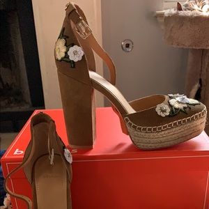 Bill Blass boho chunky heels